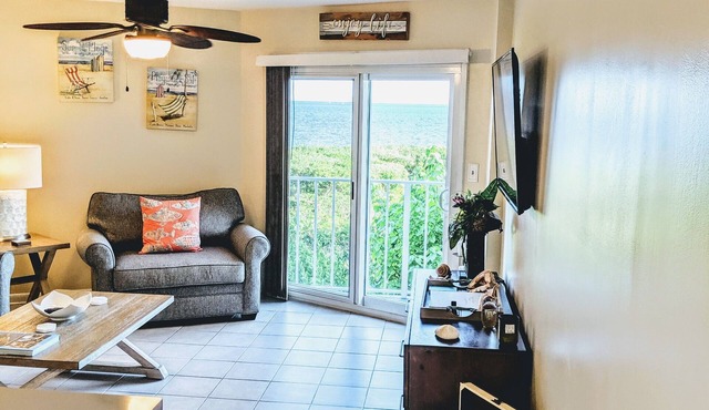 {PRIVATELY OWNED} This 2 bedroom has everything you need.nwith a Fantastic view.
