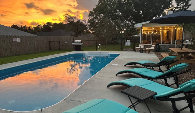 PrivatePool - GameRm - 2KingBeds ~ 8min to beach - BlueAngelPractice ViewingArea