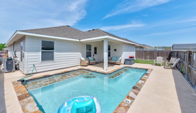 PrivatePool+Near Airport+Spacious 3 BDR+Extd Stay