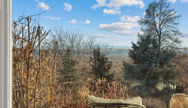 Privates Home with Views Near Med & Airport/DT Two King beds and 2 Queen Beds