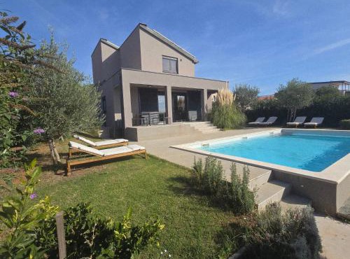 Prive Polai Villa