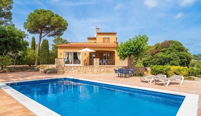 Privilege in Tamariu with private pool