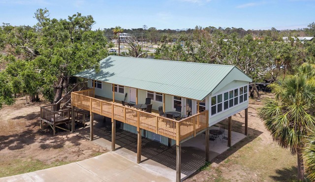 Priya’s Island- sleeps 10 with private dock