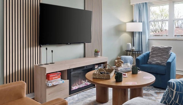 Pro Designed | King Bed | Fireplace | Dogs OK