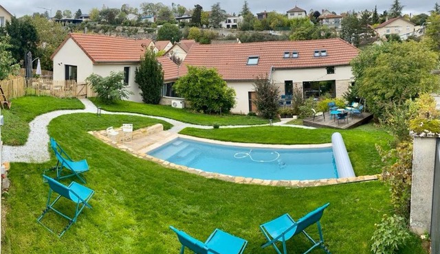 Proche centre ville, gîte 4 étoiles avec piscine