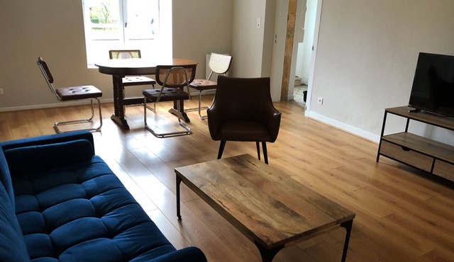 Proche du Centre Ville, Appartement de 100m2, Deux Chambres, Parking Privatif