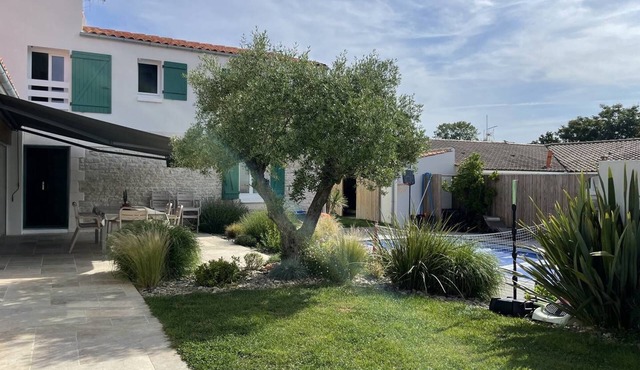 Proche La Rochelle avec Piscine et Jacuzzi privés