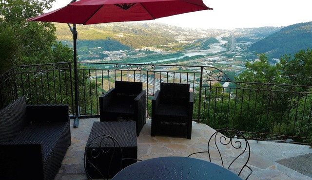 Proche Nice Appartement vue panoramique mer, piscine, climatisation, mini-gym