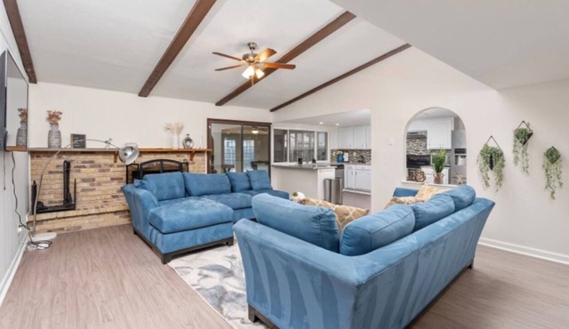 Proctor Family Home W/Game room in great Area