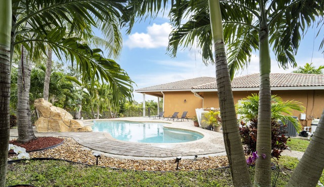 Prodigious 4 Bedroom, 4.5 Bathroom Manor w/Pool