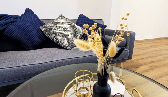 Professional 3 bed 1 bath house with private garden, free parking and WiFi