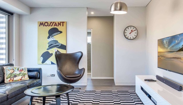 Professional living minutes from the city