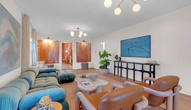 Professionally Cleaned with Linens+Towels, Fast WIFI and Coffee Maker