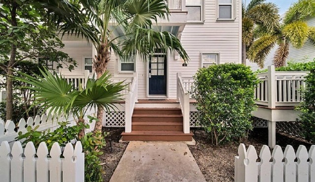 Professionally Decorated - Large Boat Slip - This Villa Is A Must Stay !