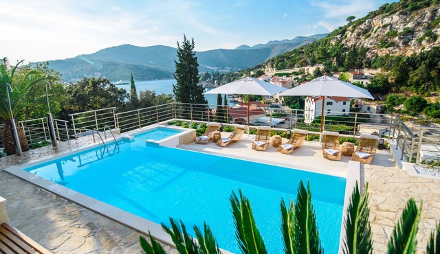 Professionally managed villa, great views, pool, wifi, Local Concierge 247