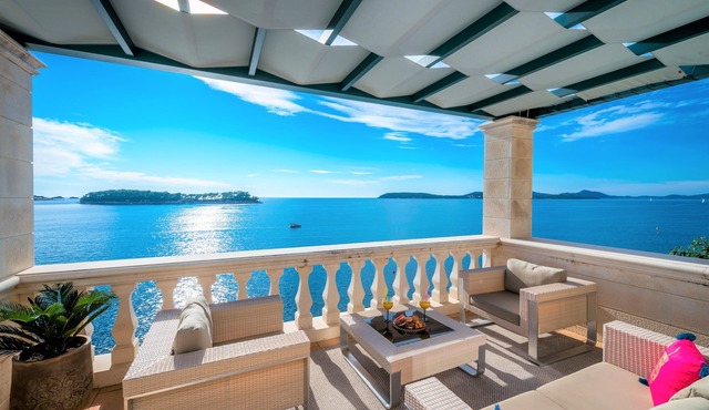 Professionally Managed Villa With Sea Access and Private Beach