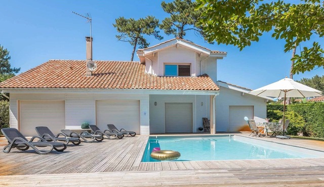 Profitez de votre piscine privée + accès golf