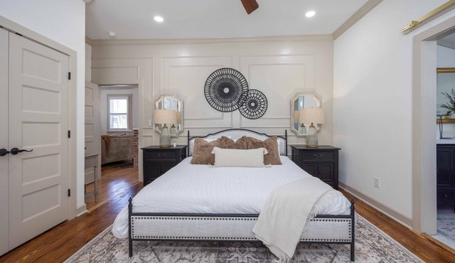 Promenade on Poplar- Brand New, Beautifully Decorated Cozy 2 Bedroom w/King Bed