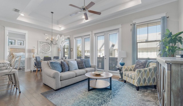 Prominence 2bd 2ba Sleeps 6 GOLF CART 4 Bikes Near Beach Lg Pool “Big Chill”