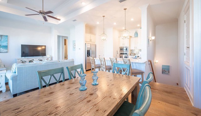 Prominence townhome on 30A across fr the Big Chill, heated pool & cruiser bikes!