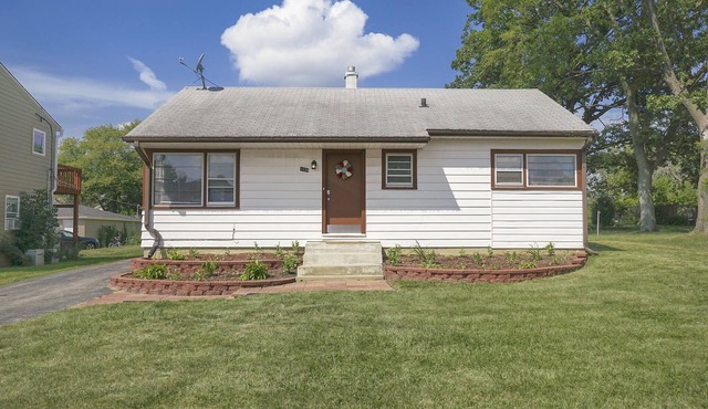 PROMO 10% MONTHLY DISCOUNT!nComfy Home w Access to Major Roads/Hwys, Huge Yard