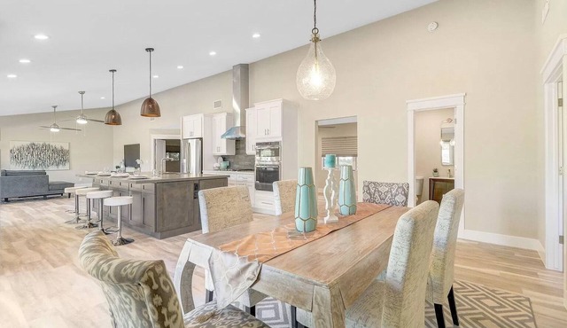 PROMO 10% WEEKLY/20% MONTHLY DISCOUNTnBeautiful two master suite house
