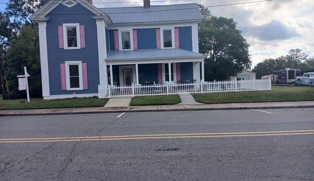 PROMO, 10% WEEKLY DISCOUNT, Pink Lady On Main, Pet Friendly, Downtown Pilot Mtn