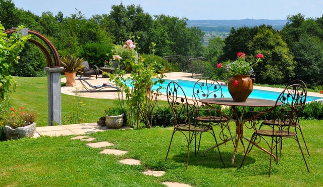 PROMO 15% A WEEK OLD RENOVATED BARN WITH POOL