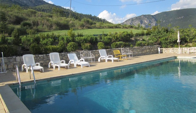 PROMO!22. 06-6. 07. Quiet farmhouse dependence near Sisteron with swimming pool