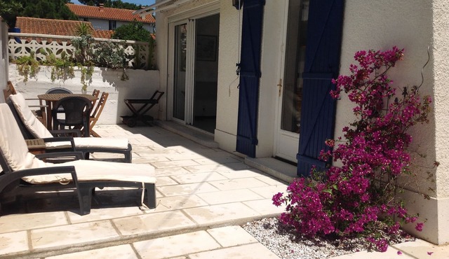 PROMO 24/08 to 31/08/2019 House located on the beach with sea view from upstairs.