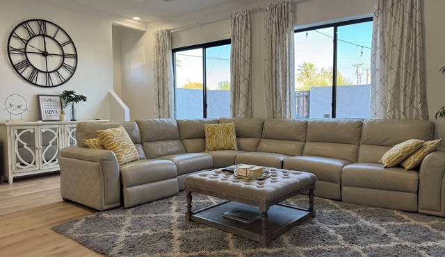 PROMO 5% & 10% DISCOUNTSnRemodeled Gem! Modern Home Near Airport & Old Town