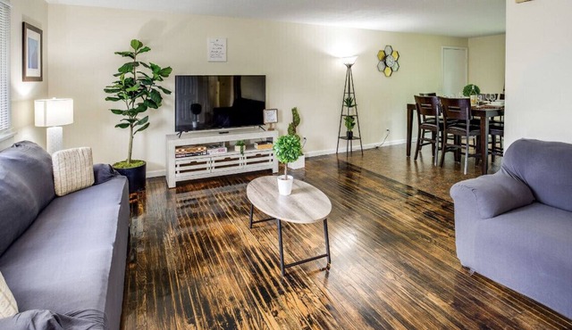 PROMO 5% WEEKLY/10% MONTHLY DISCOUNT 🥰 Stunning Ranch Mins from RIT/Airport.