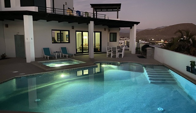 PROMO 5% WEEKLY/10% MONTHLYnVilla Emidora with heated pool and Jacuzzi!