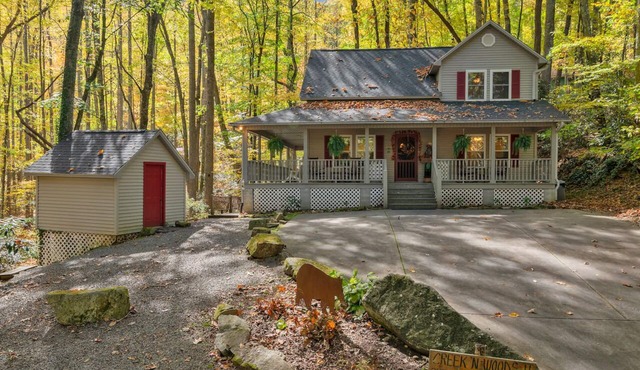 PROMO 5% WEEKLY 10% MONTHLY DISCOUNTnCREEK - DECKS - WOODS - HOT TUB - SECLUDED
