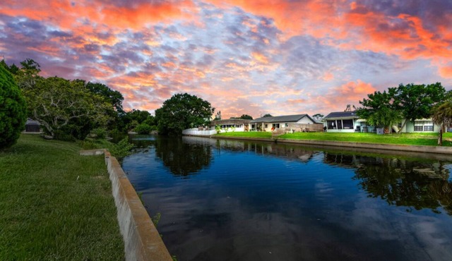 PROMO 5% weekly and 8% monthly discount!nPsalm139 Canal Front Vacation Home