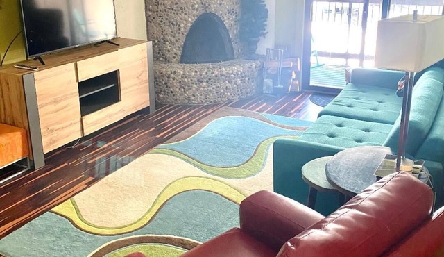 PROMO 5% WEEKLY AND 10% MONTHLYnFun 2 bedroon/2 bath condo steps from the slopes