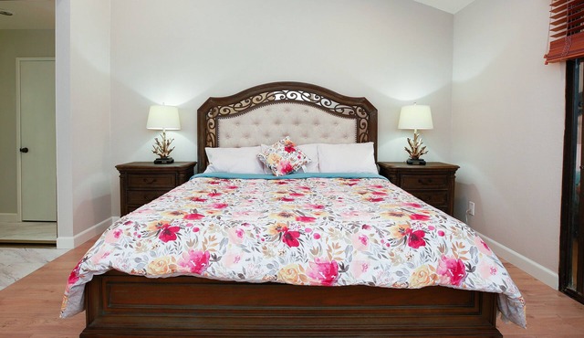 PROMO 5% WEEKLY AND 40% MONTHLY DISCOUNTnTownhouse with 3 bedrooms&2.5 bathrooms