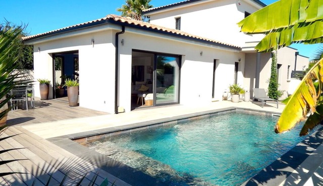 PROMO Beautiful contemporary air-conditioned villa with swimming pool