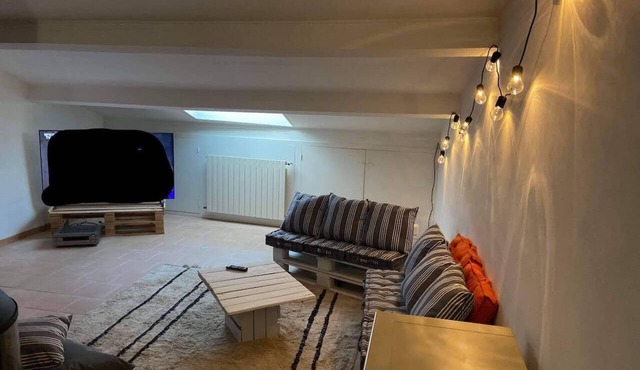 PROMO Character house with swimming pool, in the heart of a typical southern village