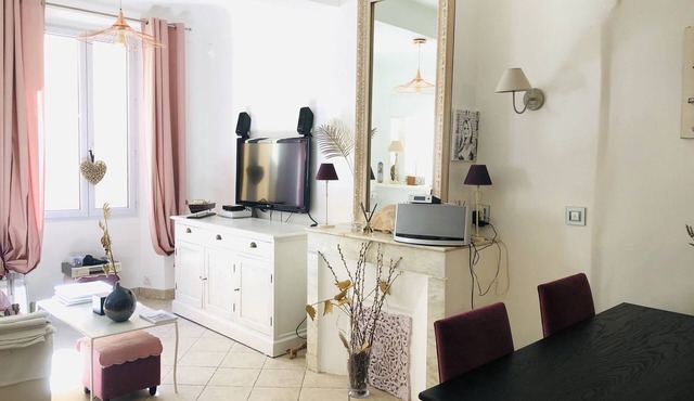 Promo:Charming apartment, old St-Tropez, near church, la Ponche, 2 beds