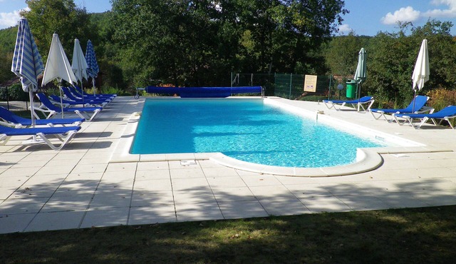 PROMO: Comfortable house near Sarlat with heated swimming pool in a golf course