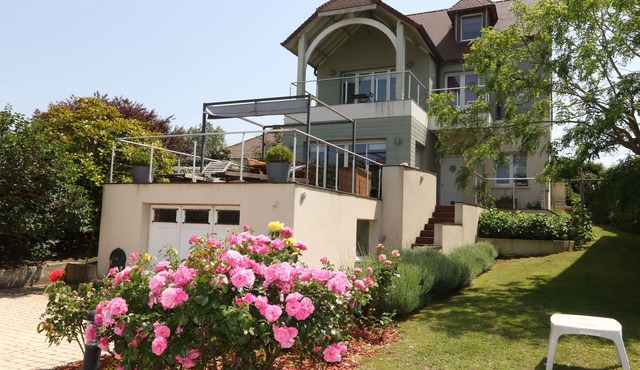 PROMO - CONTEMPORARY HOUSE 100m from the BEACH of Bénerville, Deauville, SEA VIEW