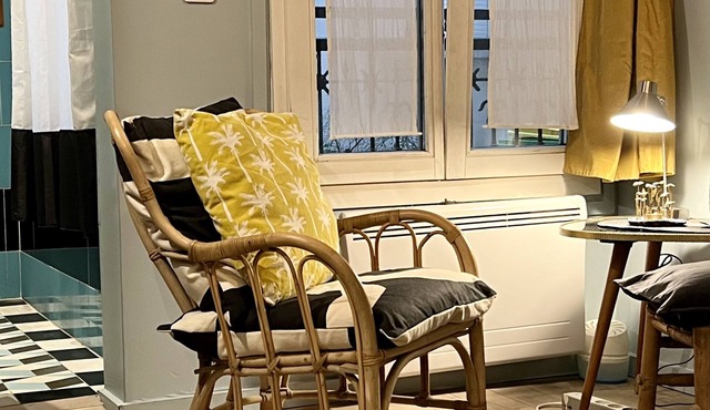 PROMO/Cozy, central studio in a lively neighborhood.