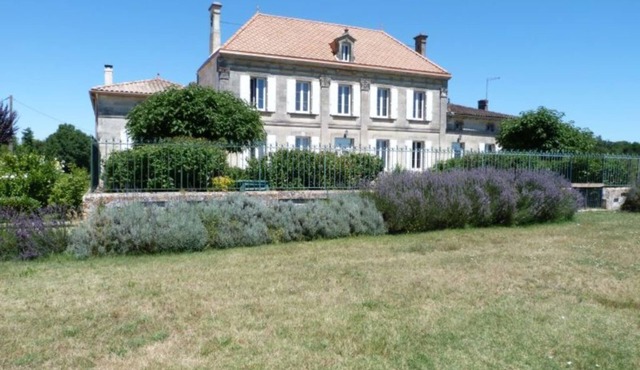 PROMO MAY JUNE - 19th century wine château in the heart of the vineyards. SWIMMINGPOOL&SPA