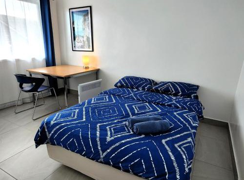 PROMO! Near Train Station, FREE WIFI!