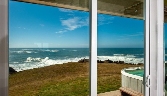 Promo! Oceanfront Condo with Private Hot Tub, Indoor Pool, Wifi and HDTV!