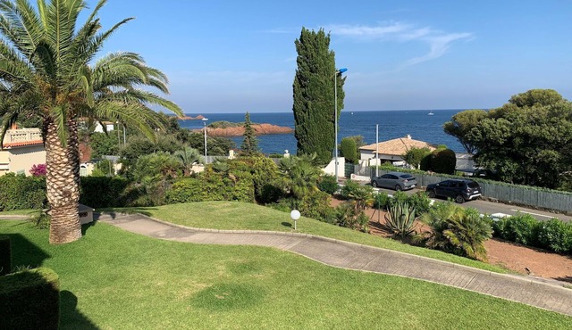 *Promo* Panoramic sea view apartment in a wooded estate
