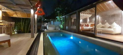 PROMO! Private Vacation Rental Villa Pool & Jacuzzi 4Bedrooms with Free Airport Pick