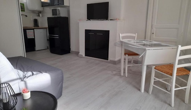 Promo Studio Wi-Fi à Courseulles-sur-Mer au 1er étage