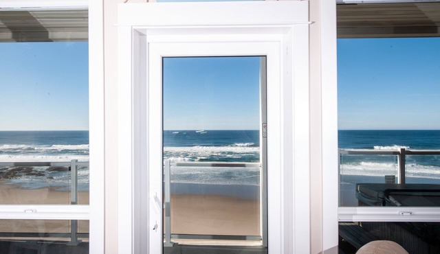 Promo! Third Floor Oceanfront Condo - Private Hot Tub, Free Wifi, Pool!